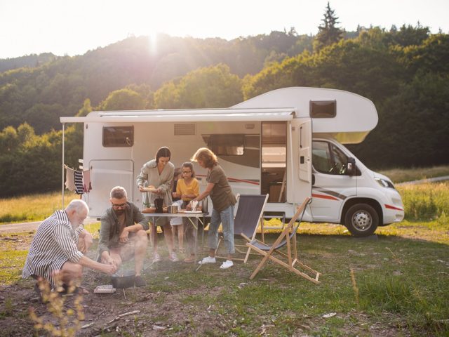 Choix estival Camping-car ou Mobil-home, le duel des vacances